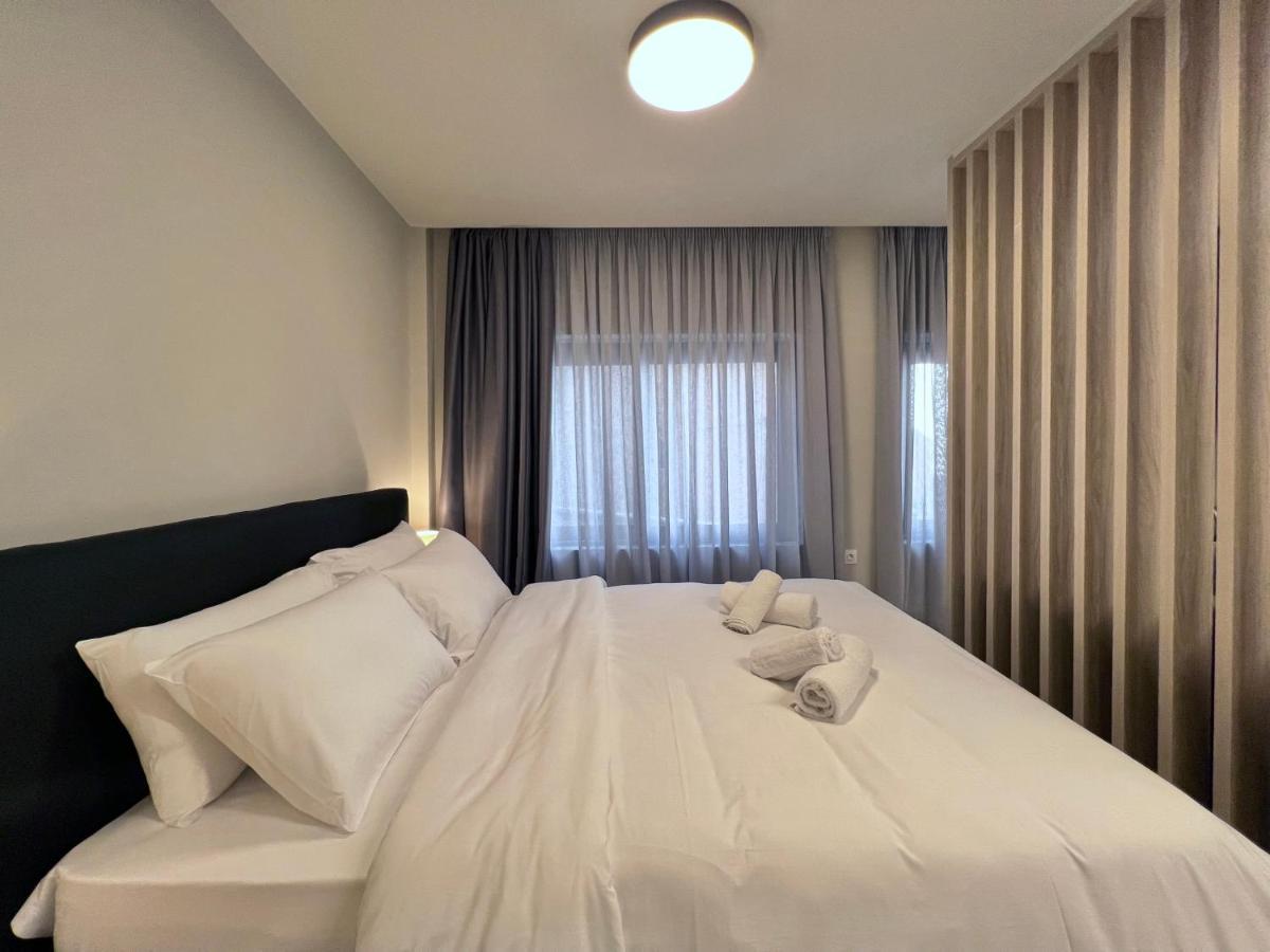 Aura V6 Outdated Apartment Thessaloniki